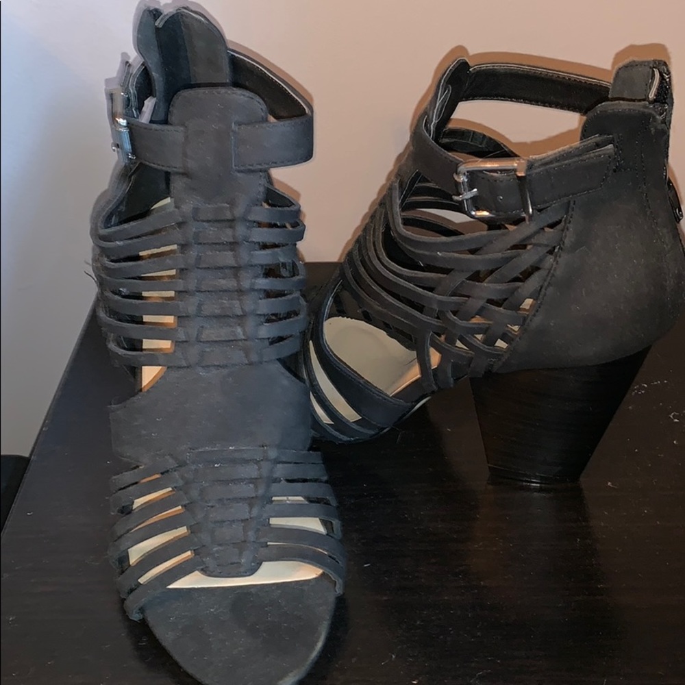 Heeled ankle shoes